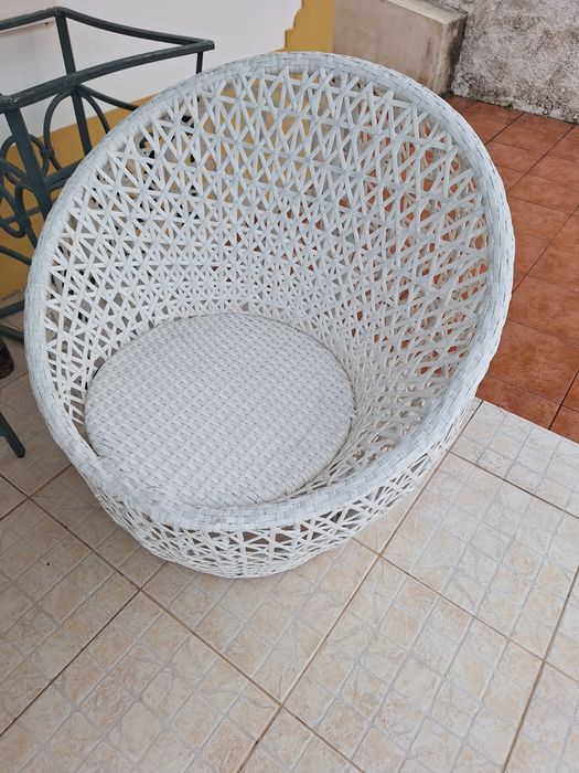 Cadeiroes tem as almofadas