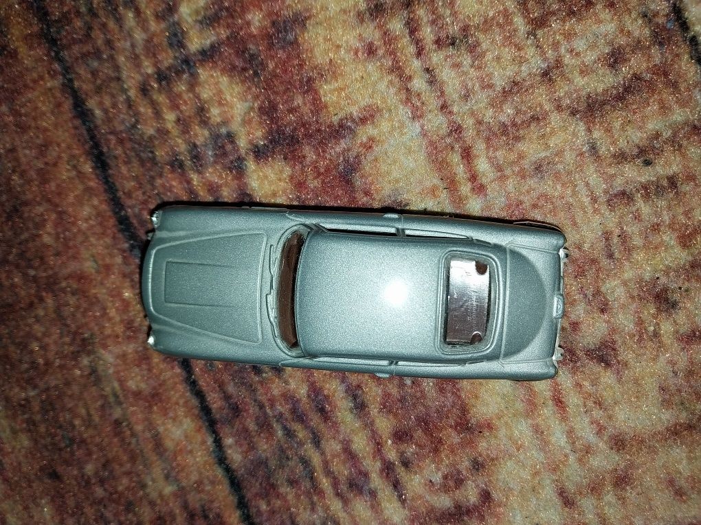 Aston Martin DD5 model samochodu Jamesa Bonda