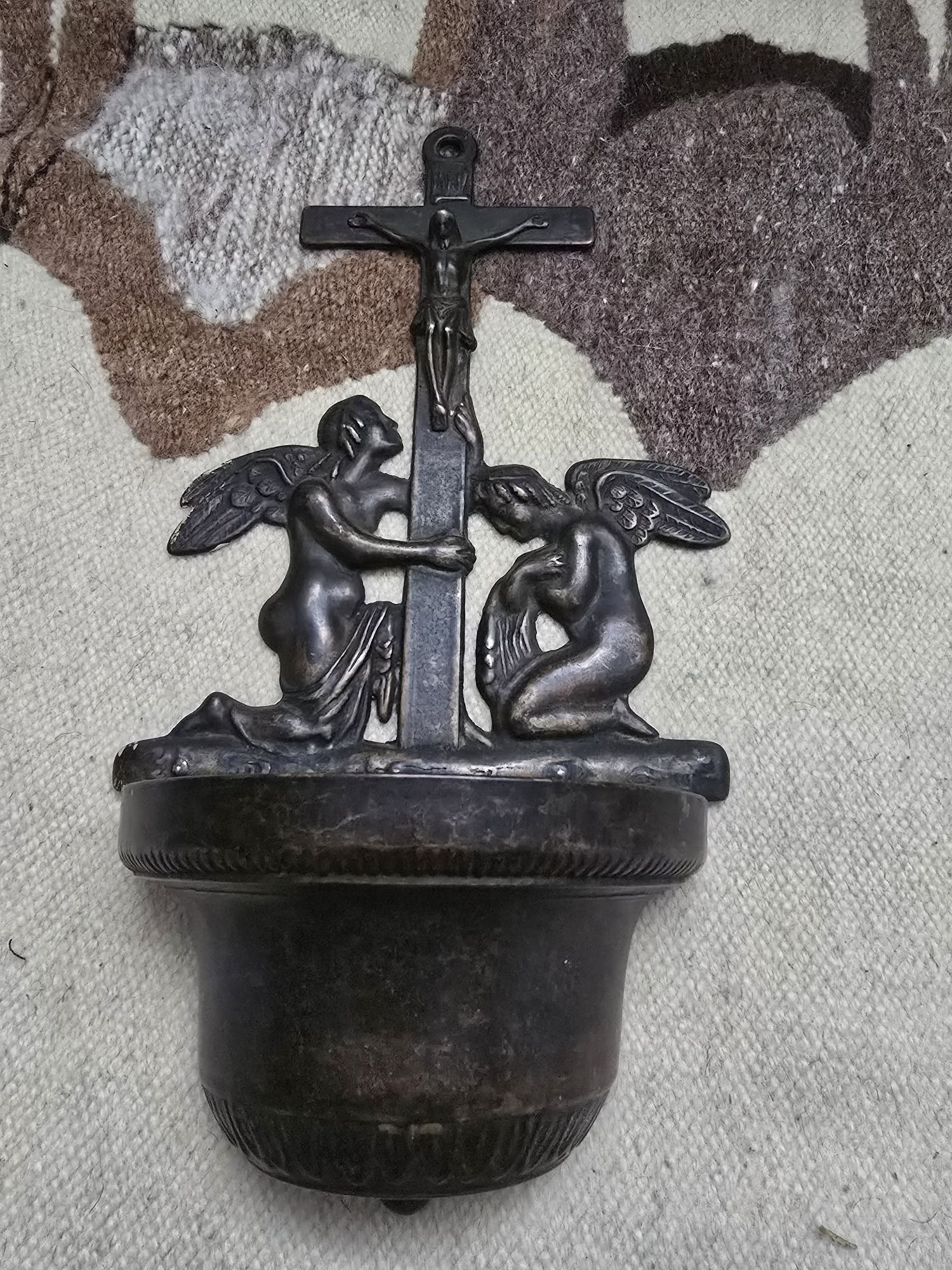 Kropielnica wykonana z mosiądzu