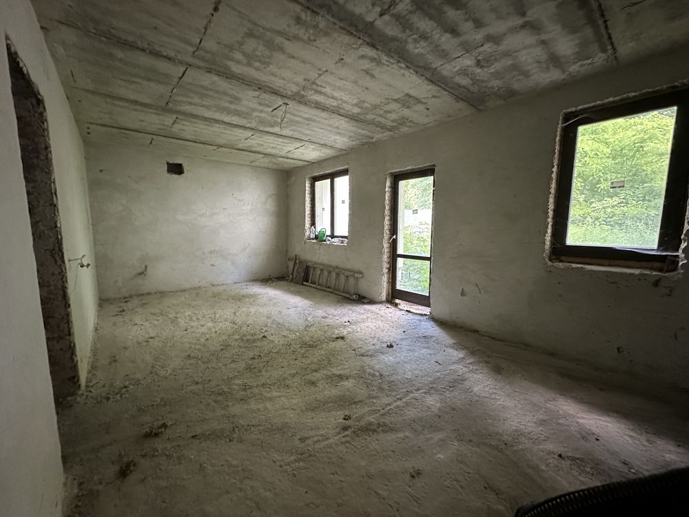 Продаж котеджу з власним виходом у парк, центр Винників