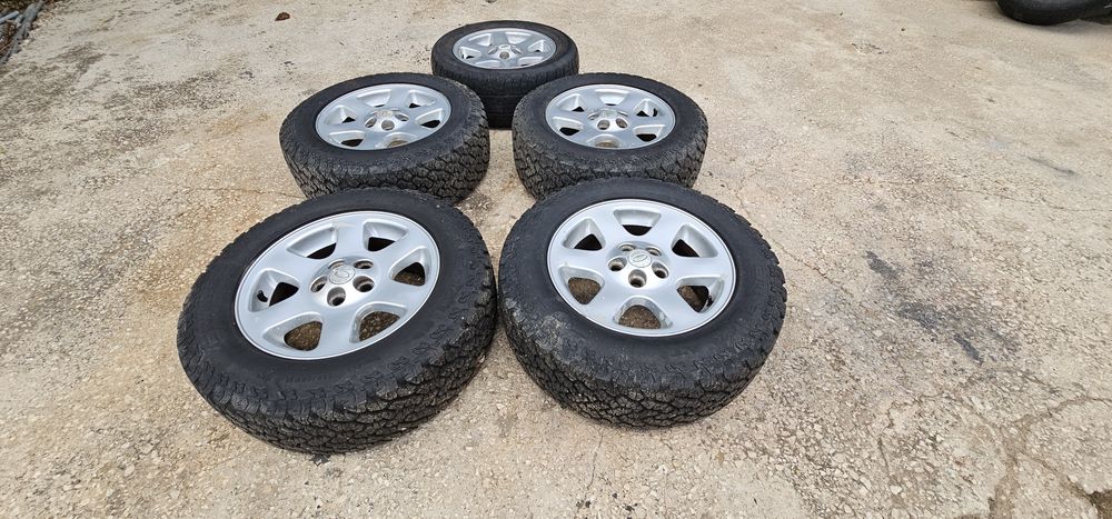 5 jantes e pneus Land Rover