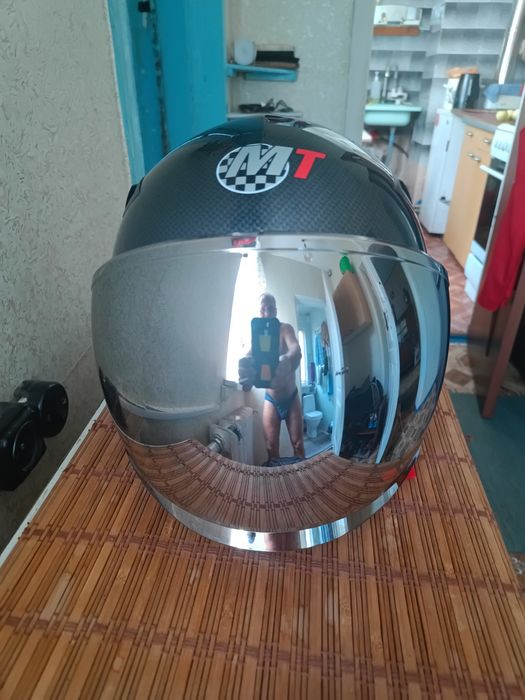 Продам  шлем полулицевик карбон ( новый) 56 рамер ( с очками и визор)