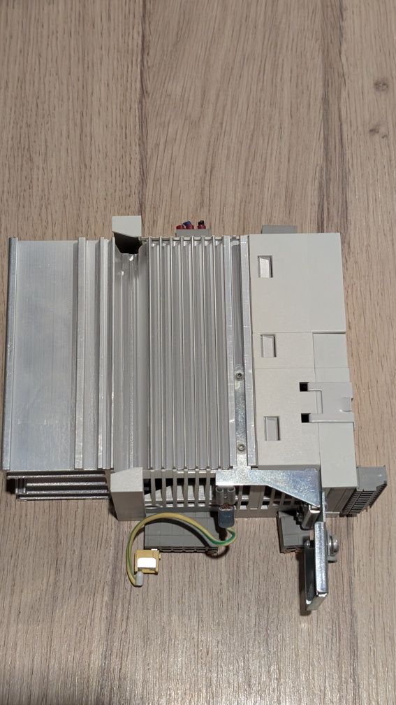 Falownik Lenze E82EV371_2C  8200 Vector