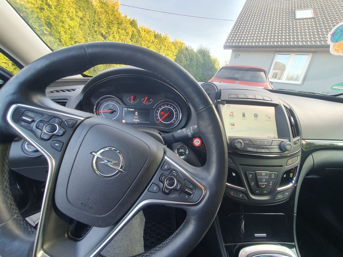 Opel Insignia. 2.0 2015. Gotowa w przyjemne trasy!