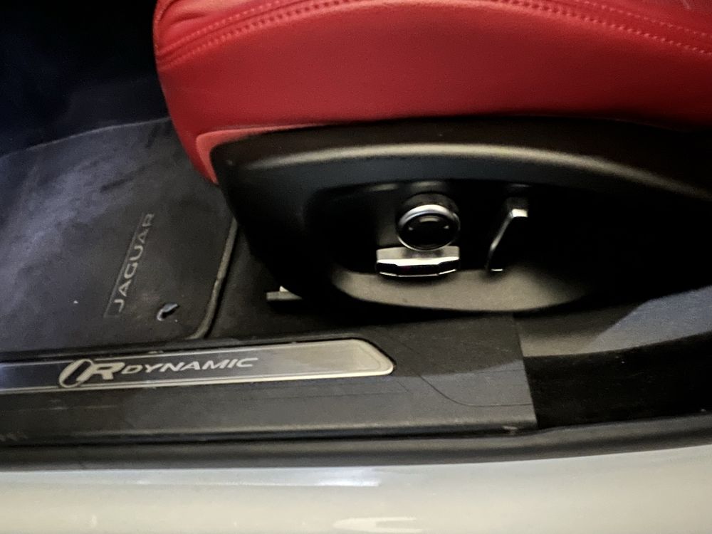 Jaguar XE 2.0 D R-Dynamic S
