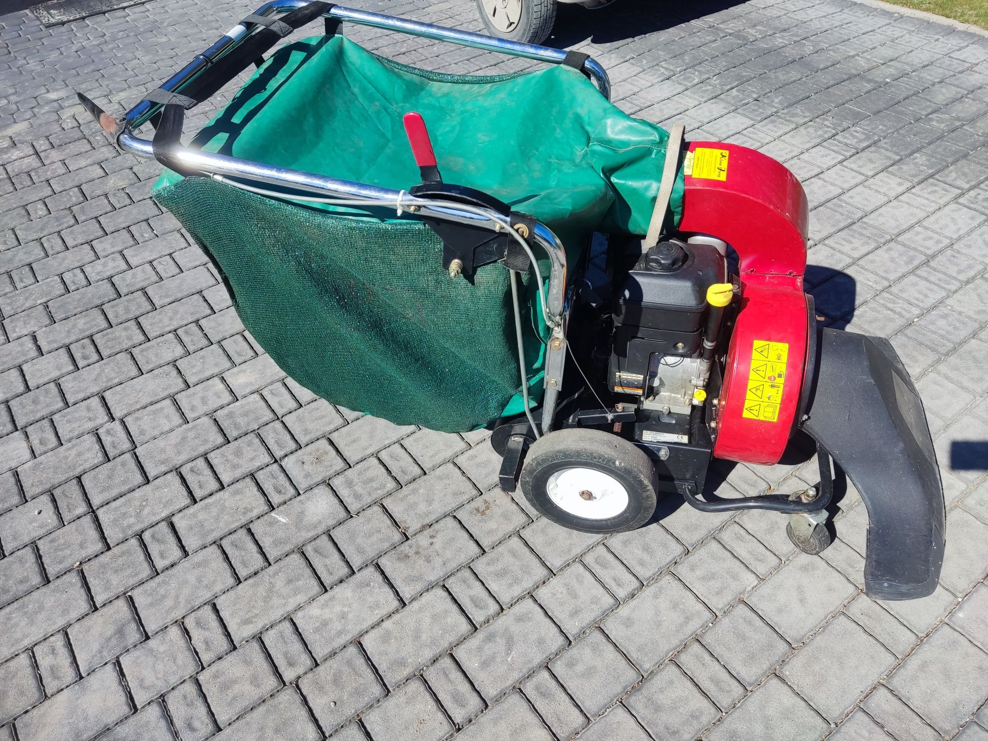 Odkurzacz ogrodowy spalinowy