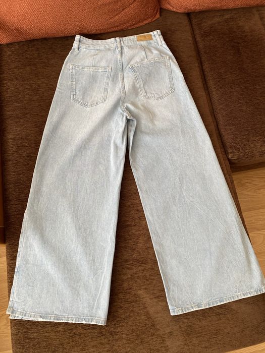 Жіночі джинси з розрізами Bershka