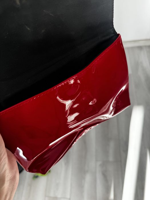 Lakierowana kopertowka Ysl czerwona