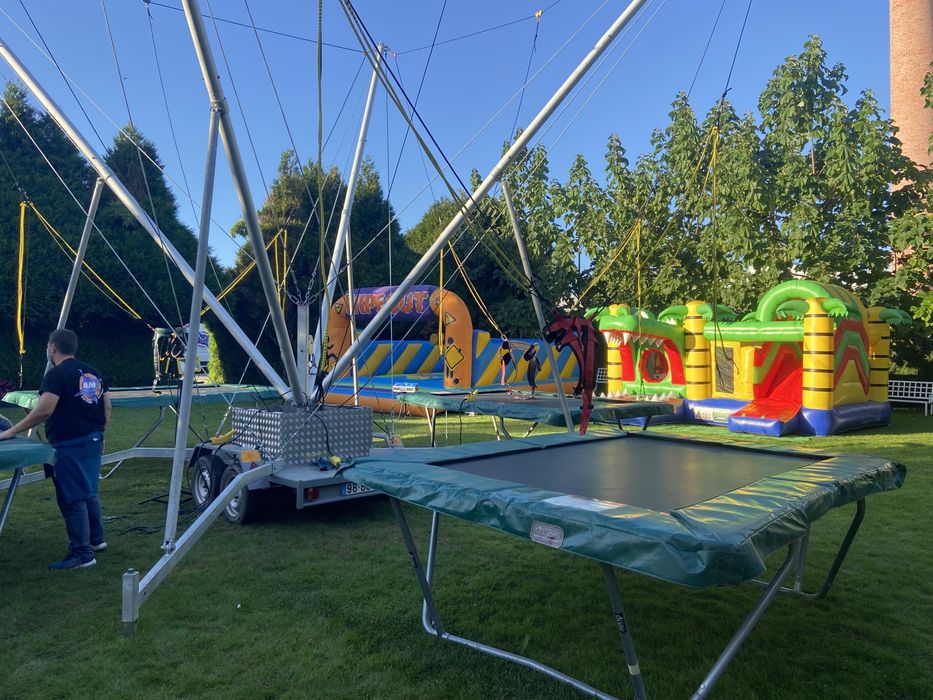 Air bungee  / varredora / touro mecanico / insuflaveis