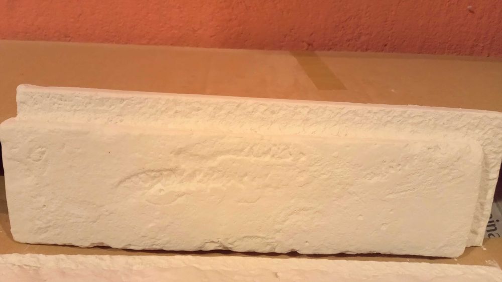 Cegła, cegiełki ozdobne gipsowe z fugą, stara cegła kolor biały