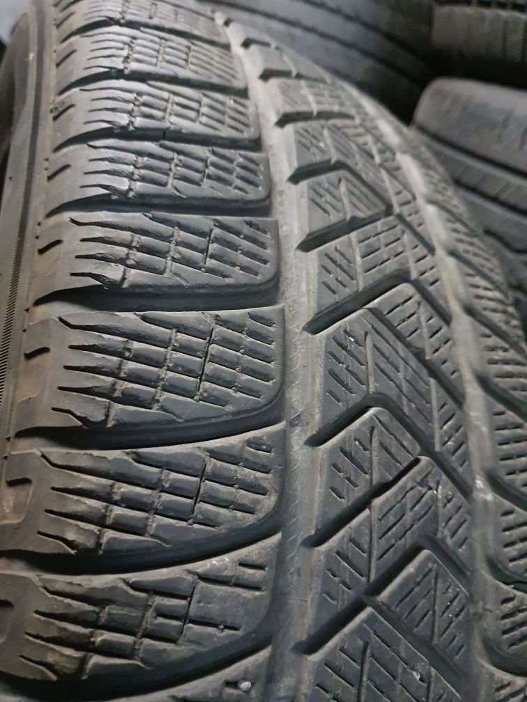 Opony Zimowe Pirelli Scorpion Winter 235.60.18 107H