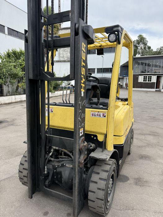 Empilhador Hyster de 2500 kgrs gas com tudo e recente como novo