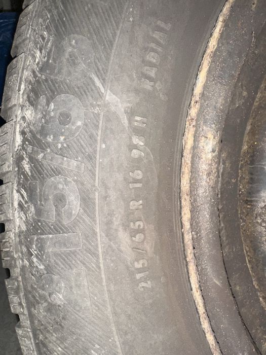 215/65/16 Komplet Felgi Nissan opony zimowe + kolpaki