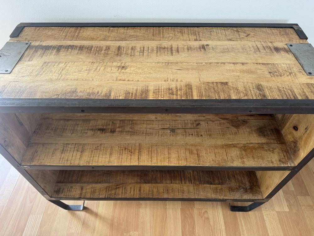 Estante de madeira maciça. Estilo rústico. 95x39x71cm