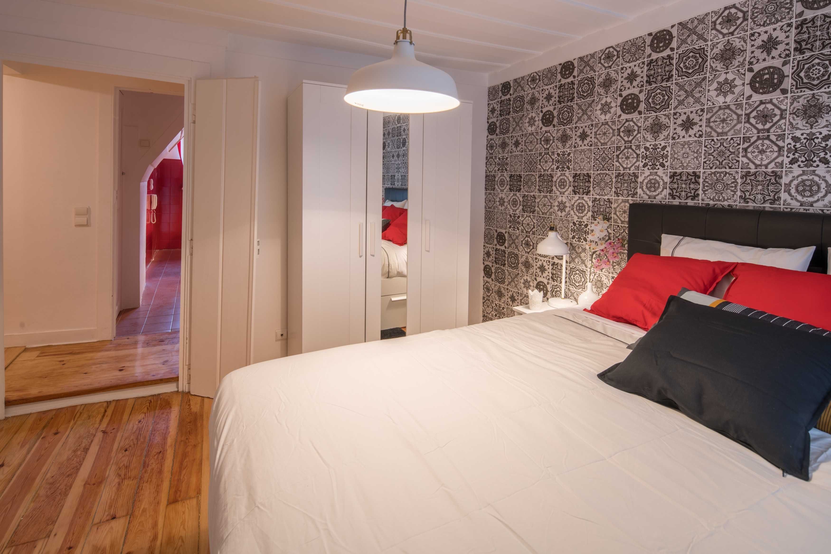 T2 in 3rd floor For long term rental in Bairro alto Lisbon, NO Pets