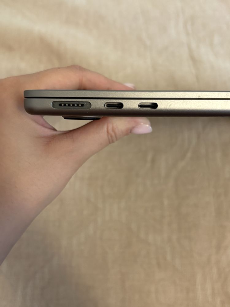MacBook Air 13.6 (M3,2024) ram 16, jak nowy!