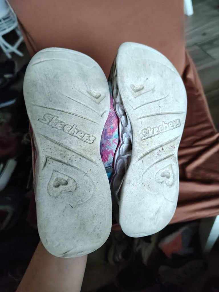 Skechers buty dziecięce 30
