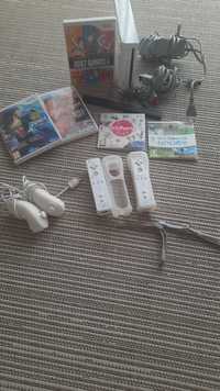 consola Wii com comandos e jogos