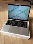MacBook Pro 13,3” SILVER TOUCH BAR TOUCH ID 8/256 GB w idealnym stanie