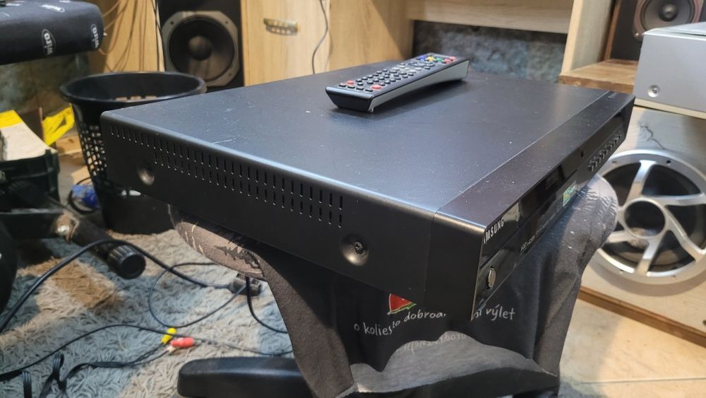 Samsung DVD-HR757 Nagrywarka DVD z dyskiem twardym 320GB
Na sprzedaż n