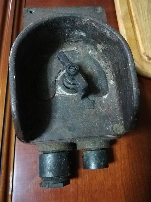 Interruptor náutico de bitácula.