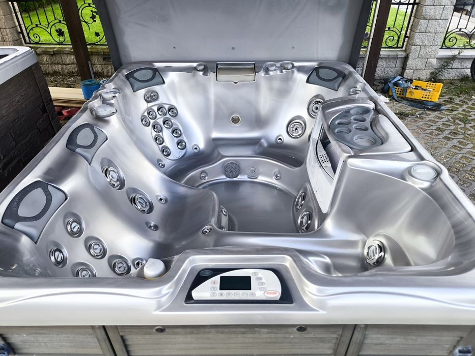 Jacuzzi zewnętrzne całoroczne 5 osobowe