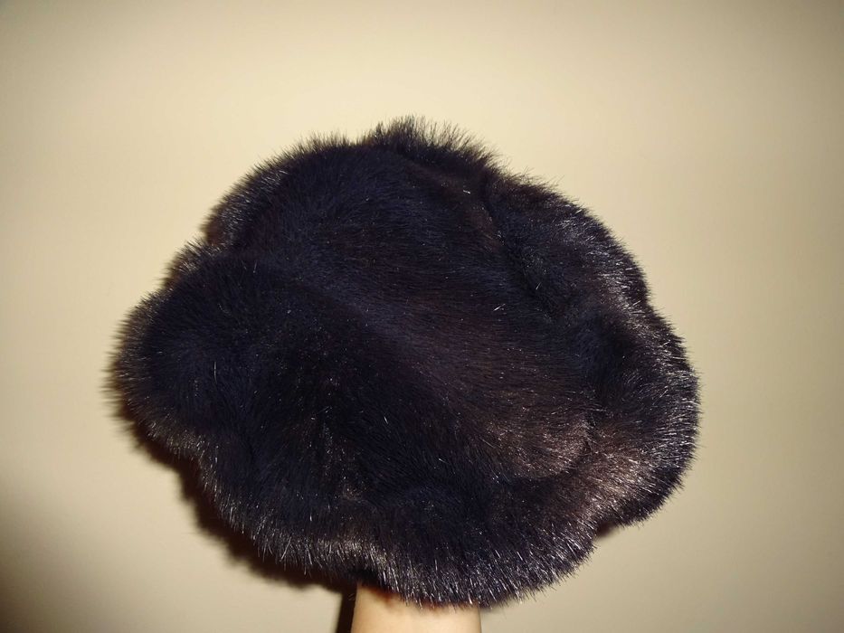 Futrzana ciemno brązowa zimowa czapka futrzany toczek sztuczne futro