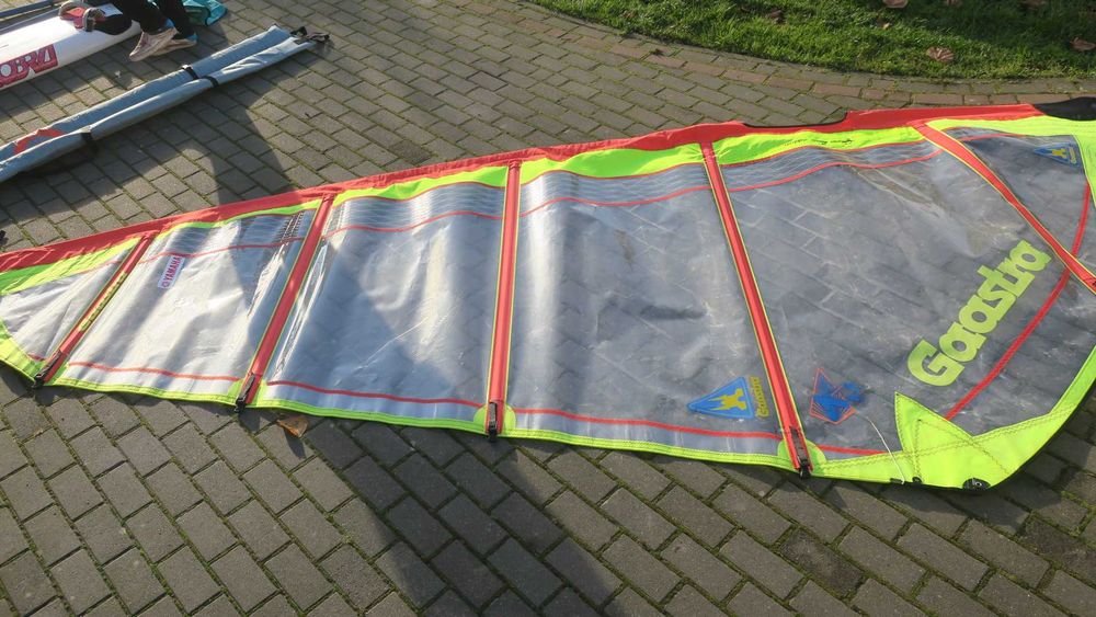 Zestaw windsurfingowy deska, żagiel, maszt, bom