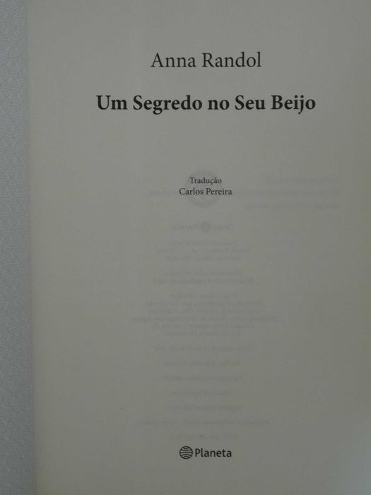 Um Segredo No Seu Beijo de Anna Randol - 1ª Edição