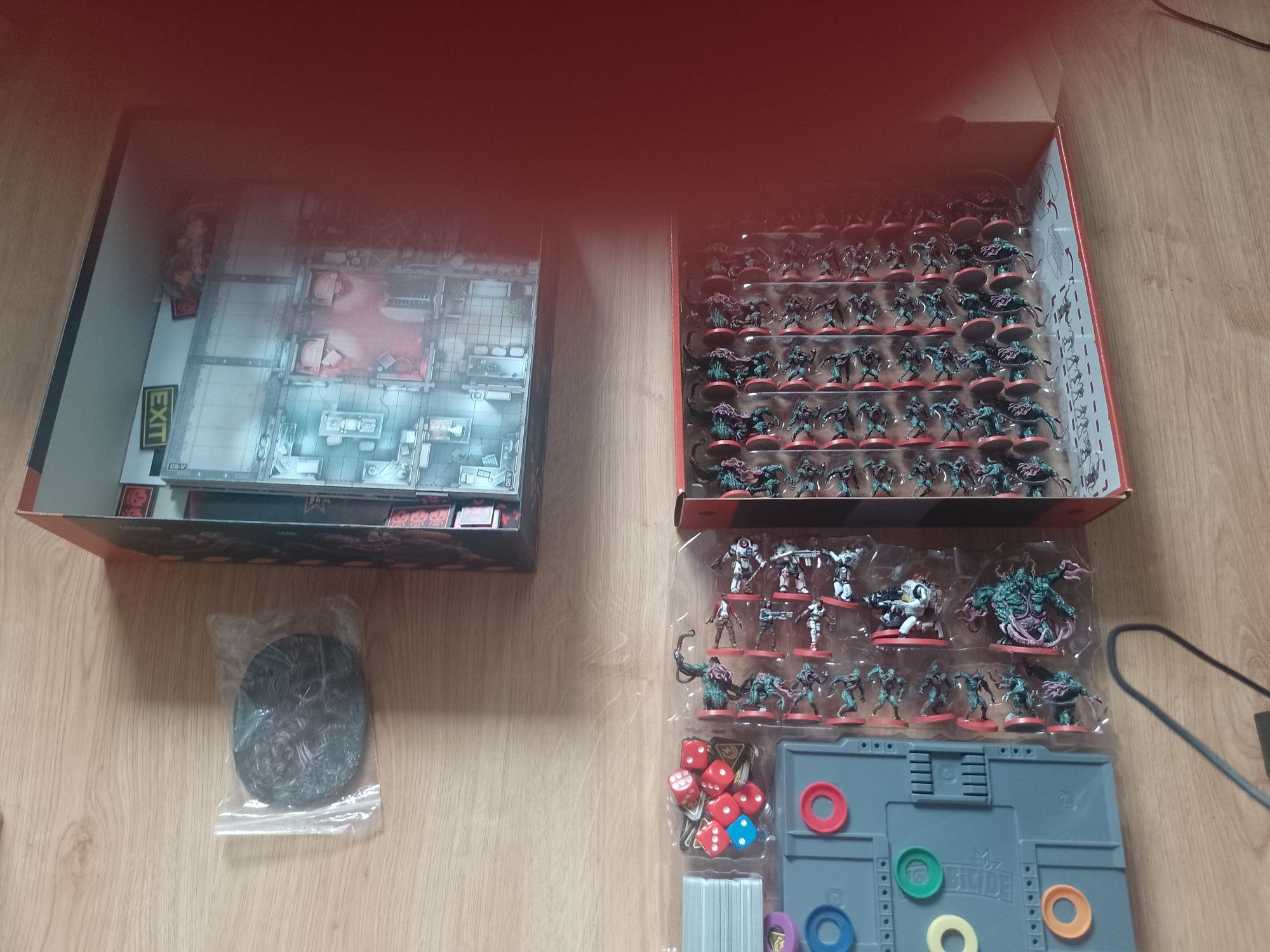 Zombicide invader plus civilian extrass plus gratis iron maiden