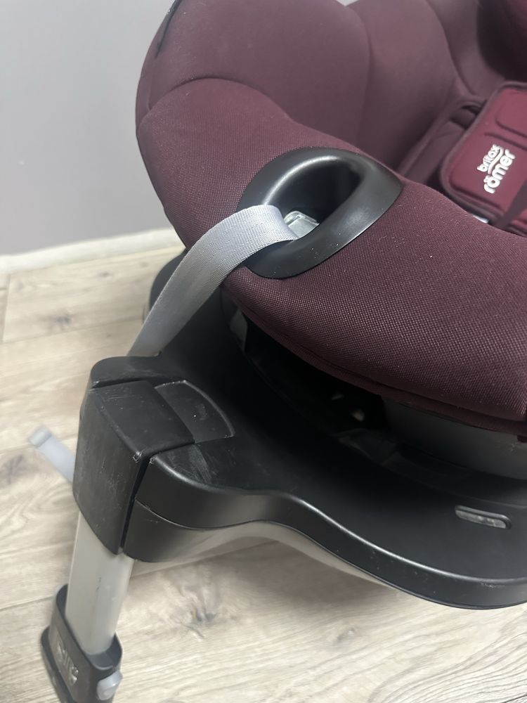 Продам автокрісло Britax-Romer Dualfix M I-Size Burgundy Red