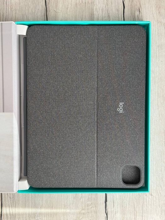 Чохол-клавіатура Logitech Combo Touch для iPad Pro 11 (920-010144)