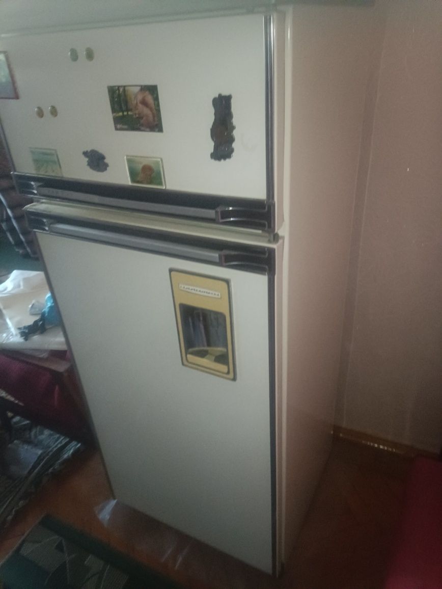 Холодильник  двухкамерный