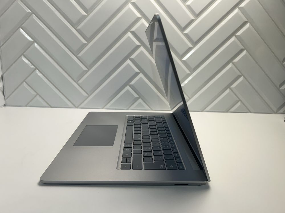 Microsoft Surface Laptop 4 (1979) i7-11gen 8 GB / 128 GB 15” Dotykowy