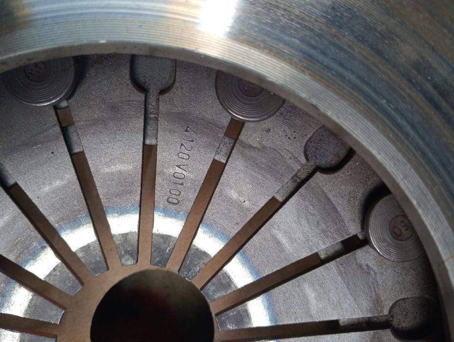 Продам комплект сцепления Митсубиси Галант.