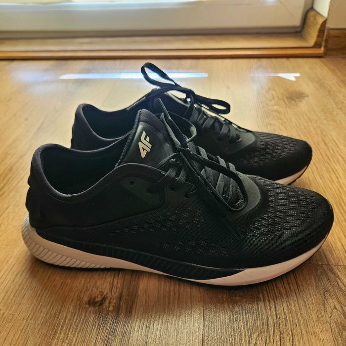 Buty sportowe damskie, sneakersy czarne 4F, r. 39, JAK NOWE