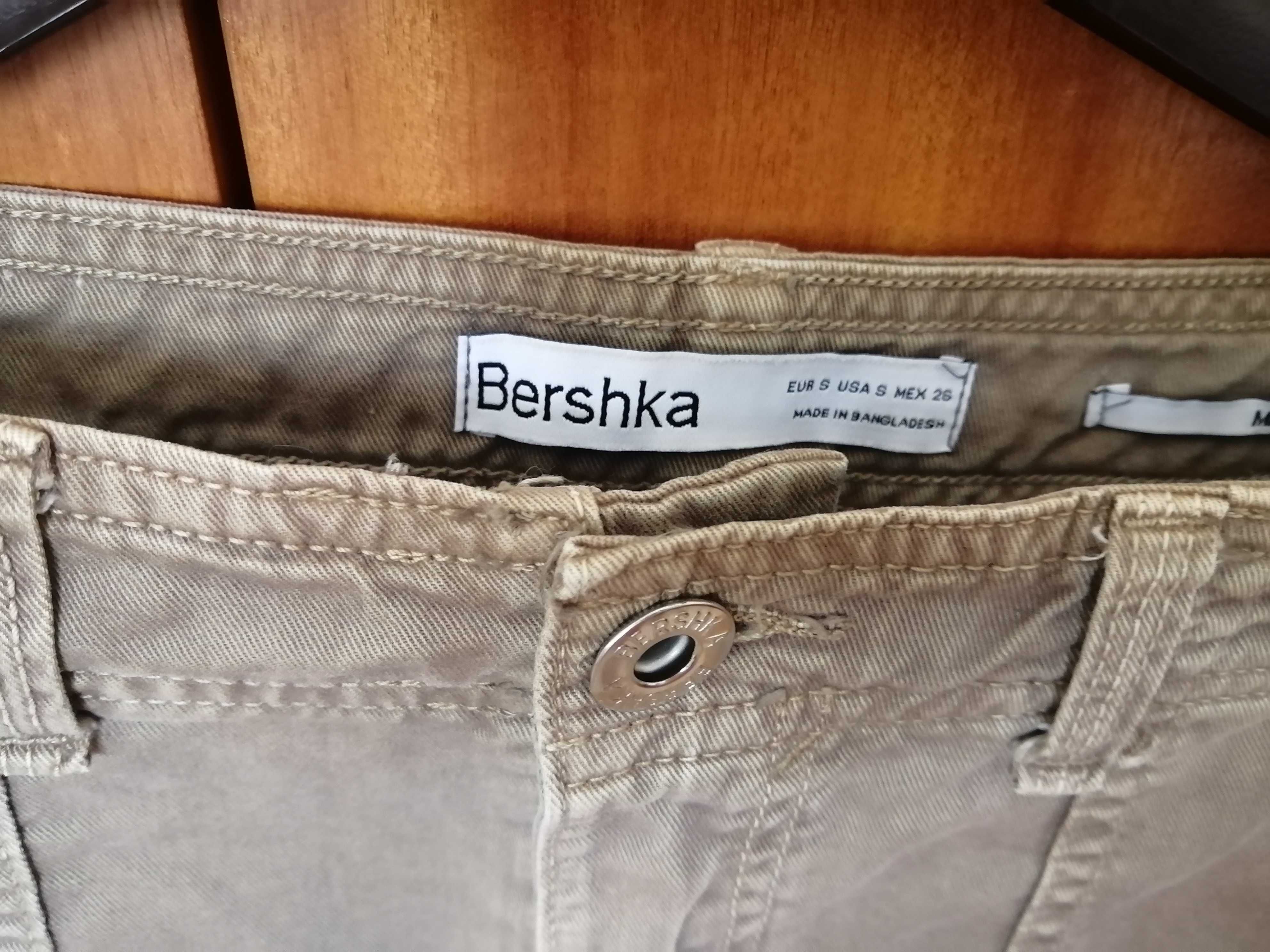 Saia curta de sarja