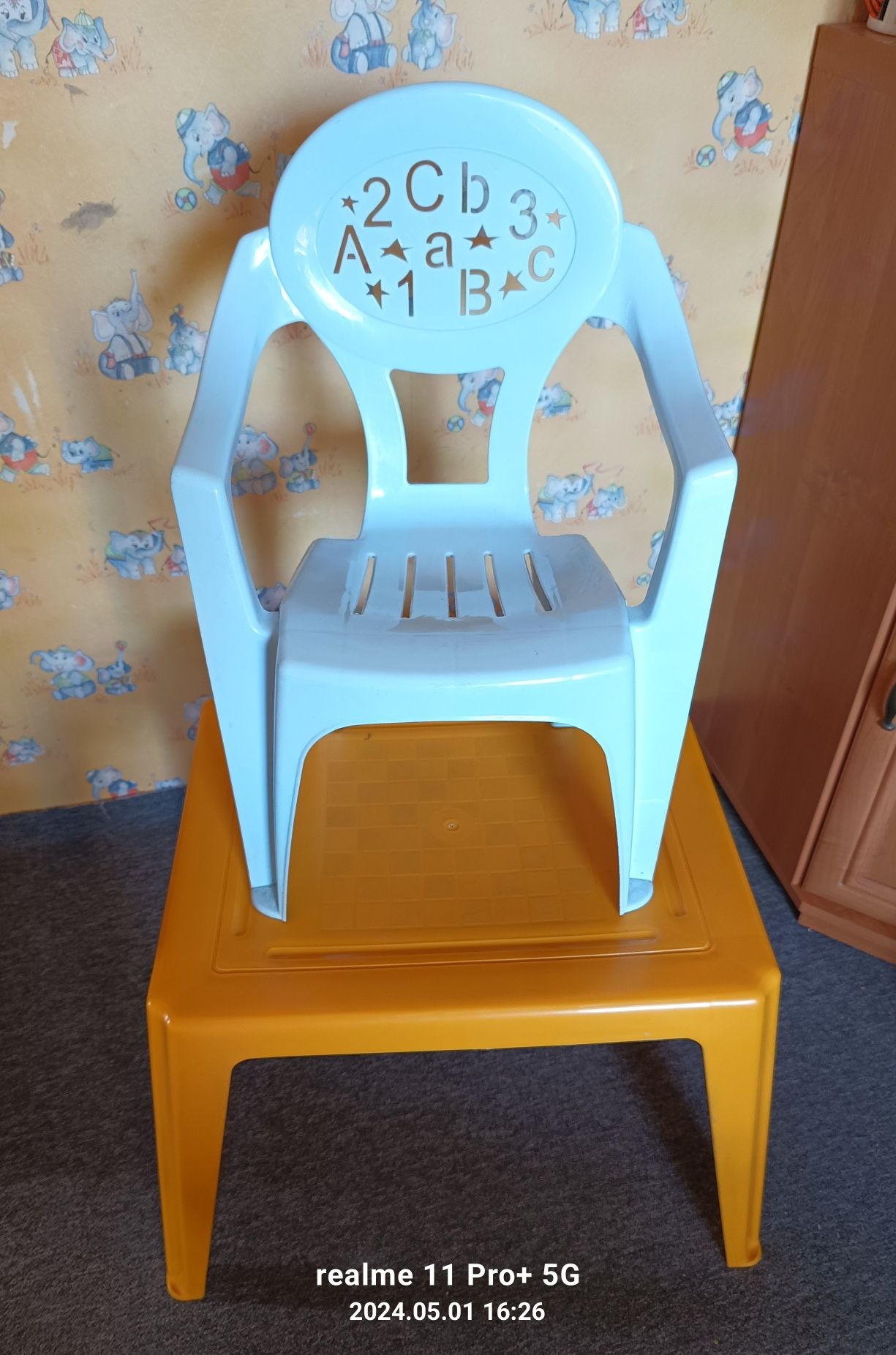 Stolik dziecięcy i krzesełko