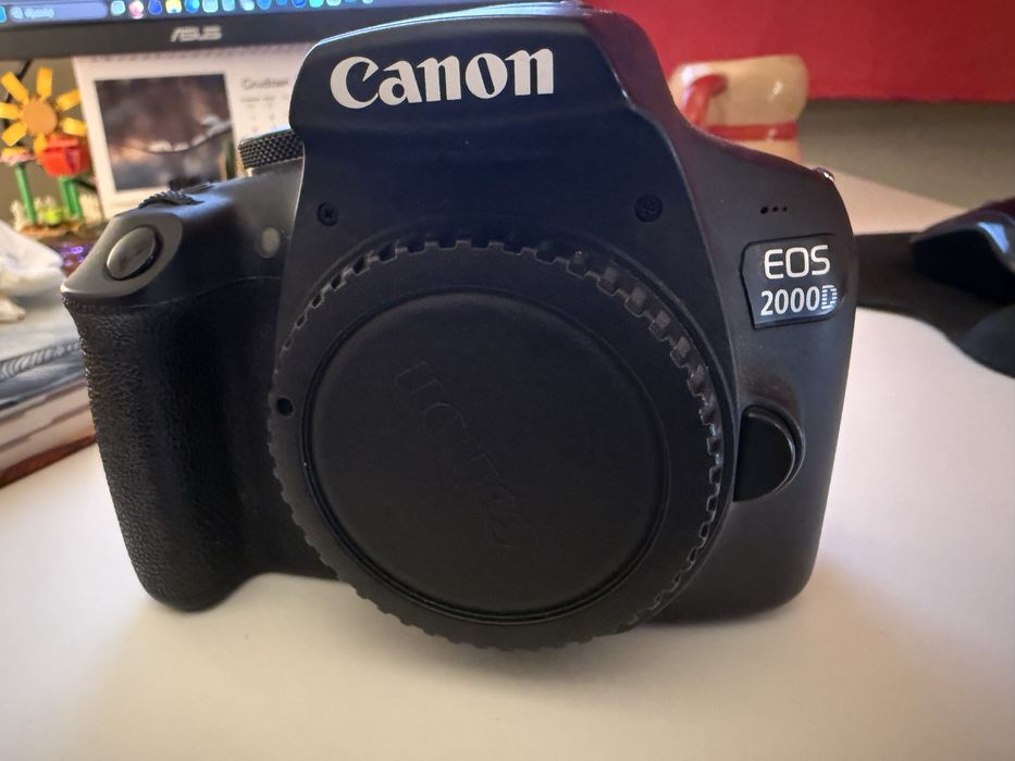 Lustrzanka Canon 2000D