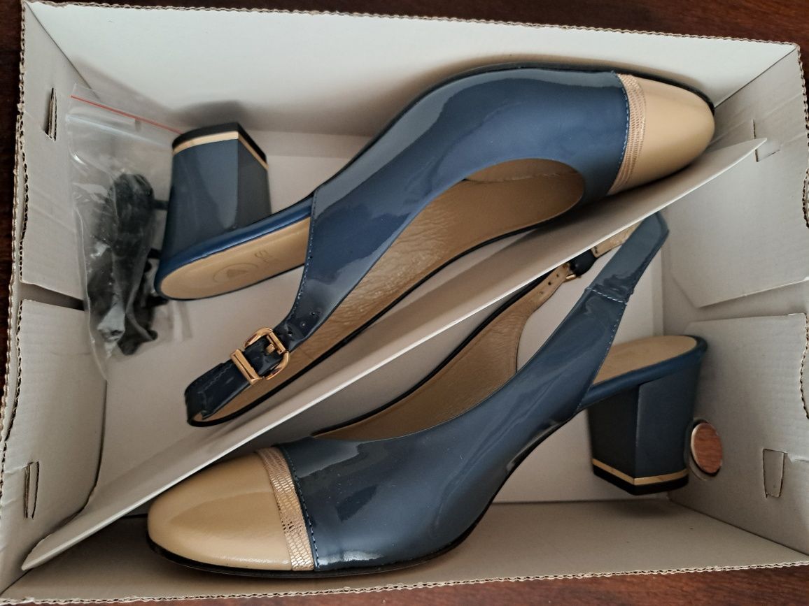 Buty z odkrytą piętą firmy Anis