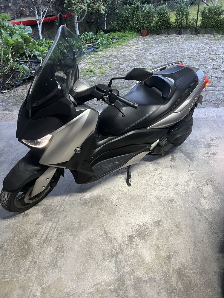 Yamaha Xmax 400 impecável