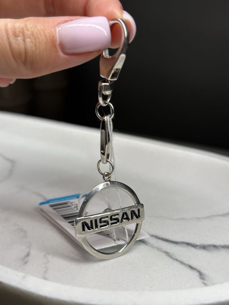 Брелок на авто Nissan серебро 925