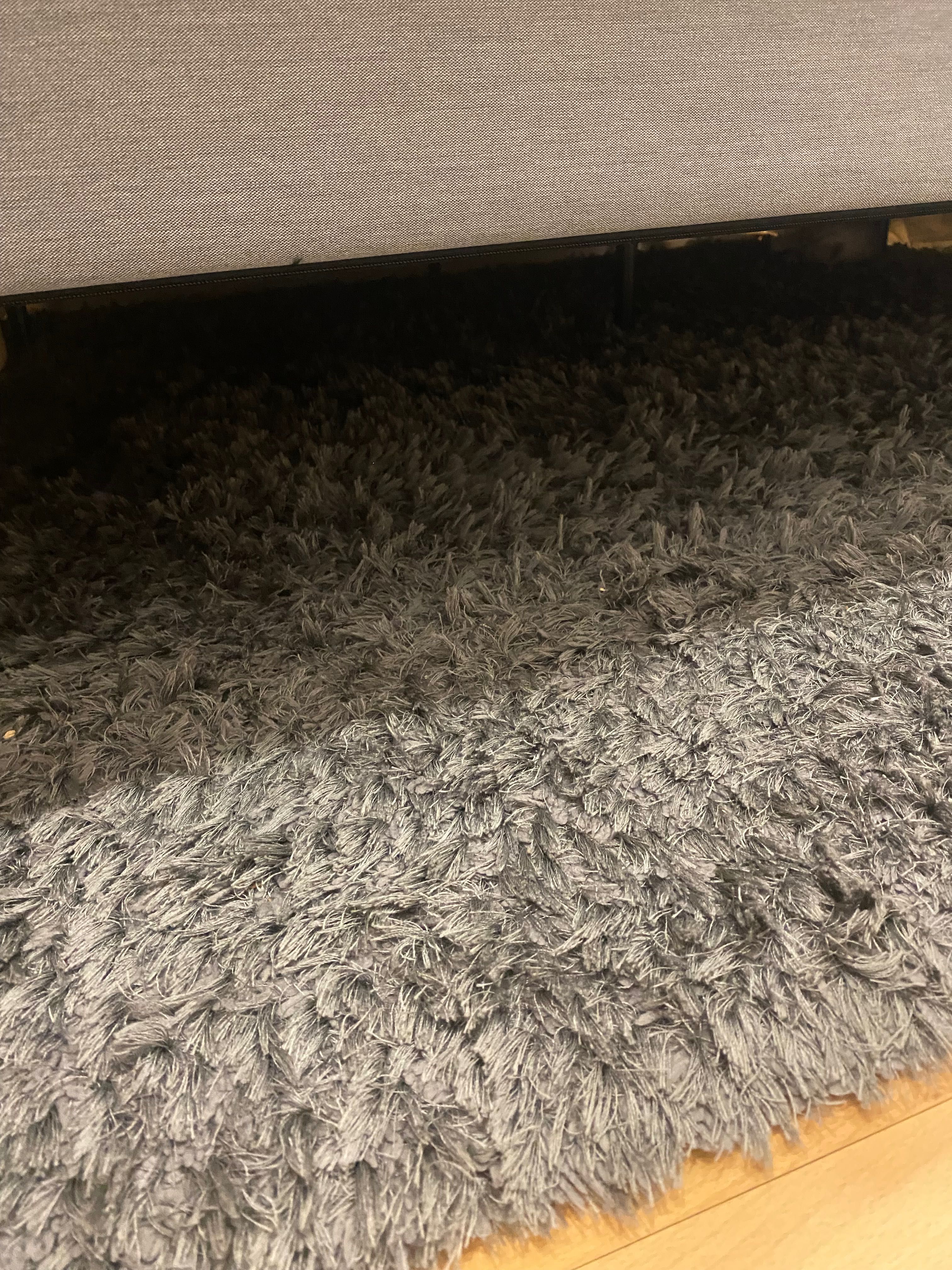 Tapete cinzento para quarto ou sala