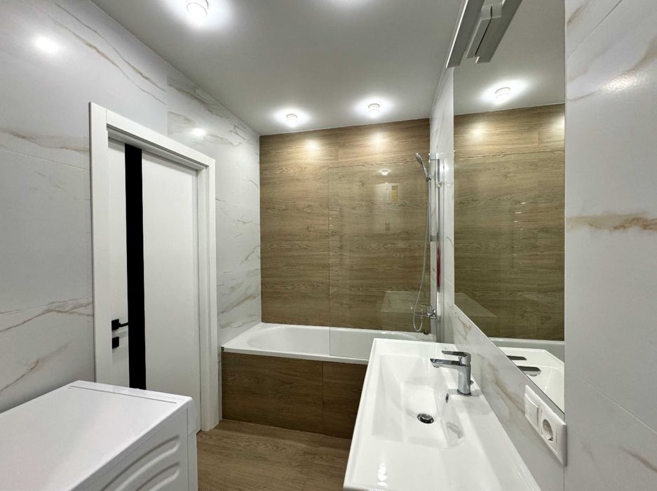 Євро двокімнатна квартира поруч з Центром міста!