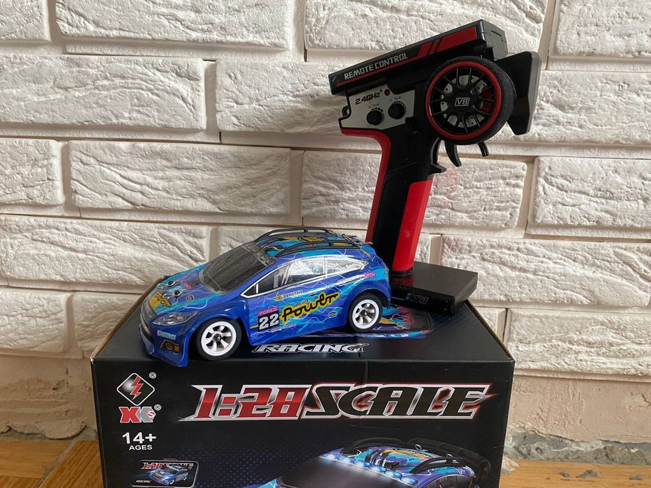 Машинка на радіоуправлінні для дрифту WLToys 284010 4WD 1:28