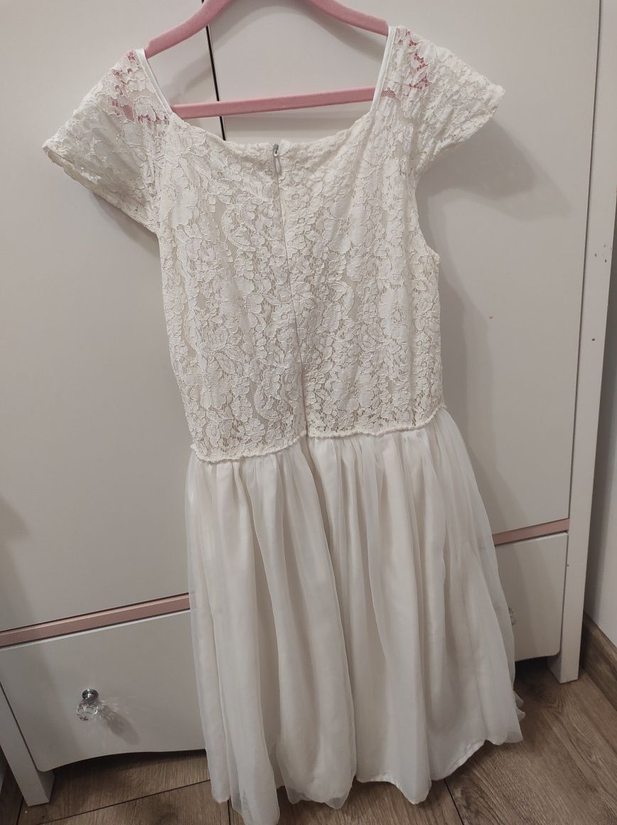 Biała sukienka 152