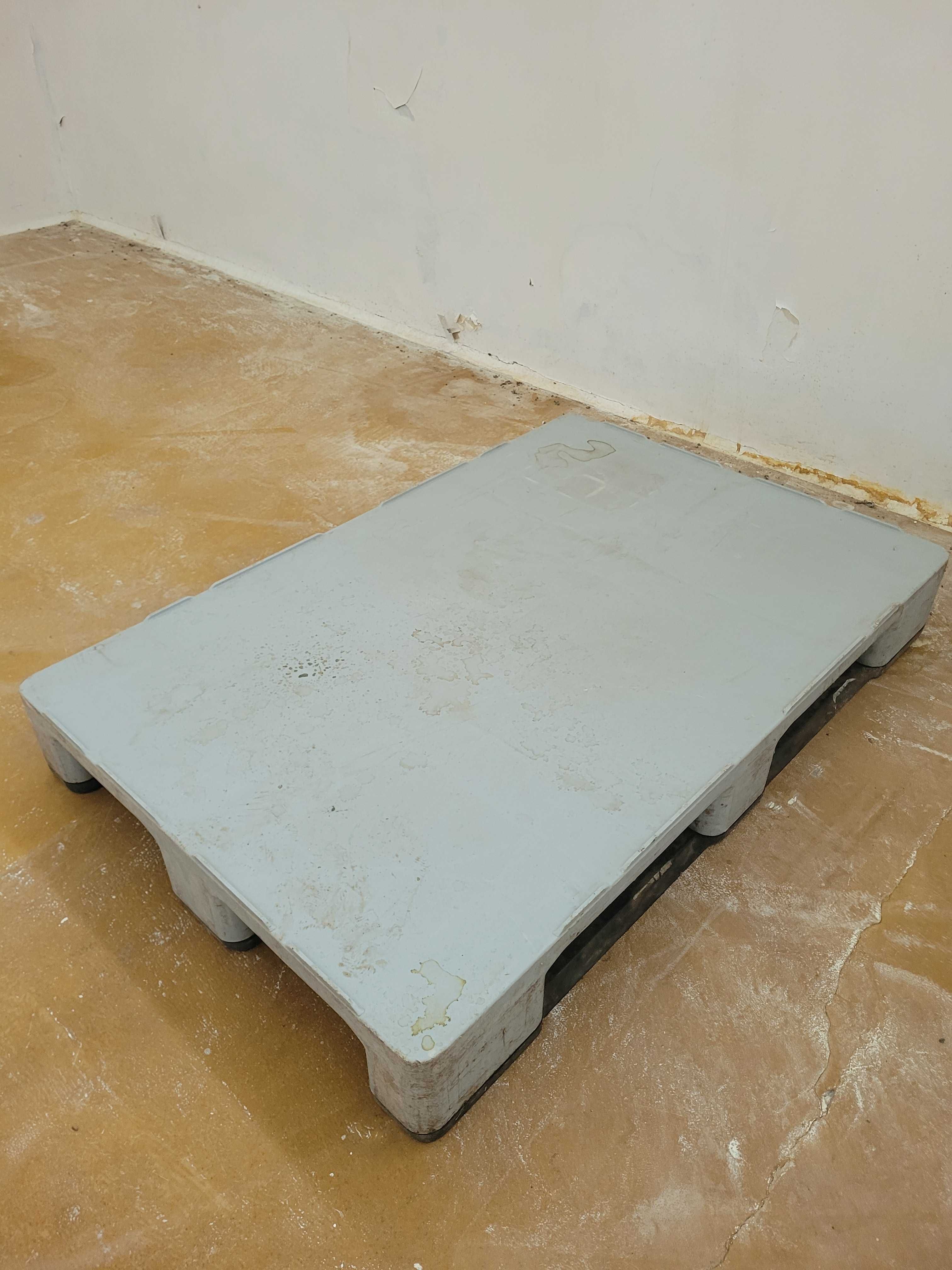 Palety, plastikowa paleta, polietylen 80X120, cena za szt.2