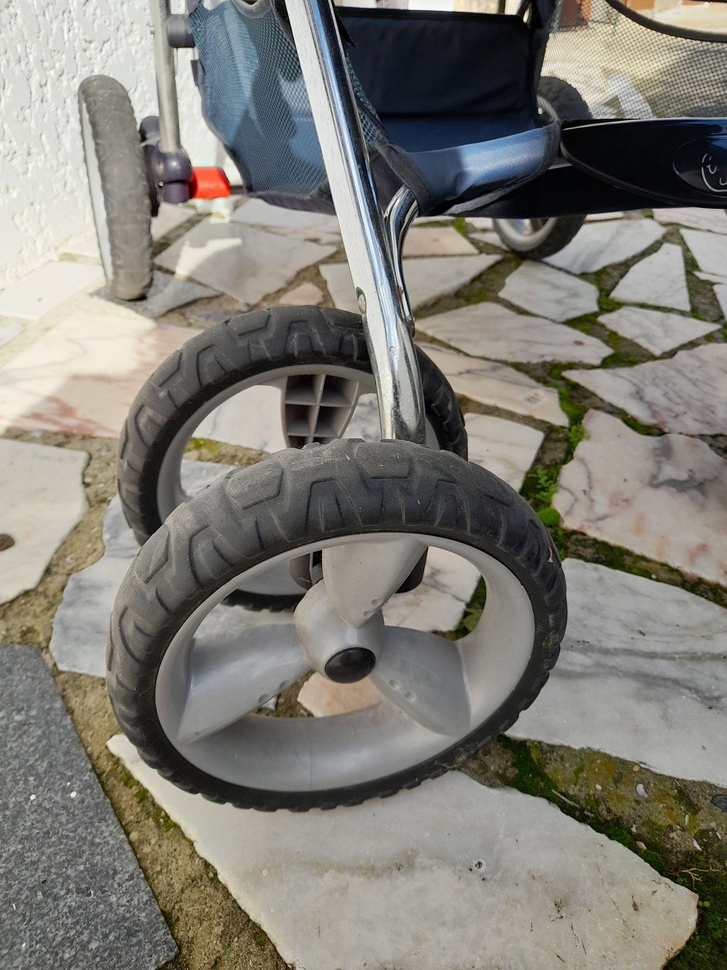 Carrinho de passeio de bebé, da Bebé Confort, a óptimo preço