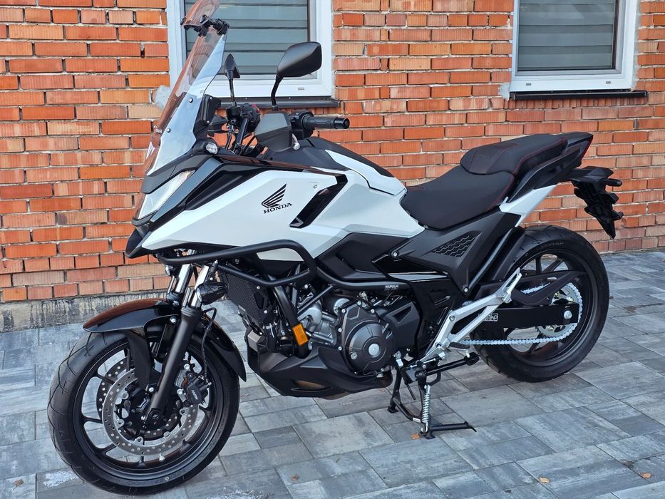 Honda NC 750X 25r 3tyś przebiegu, najnowszy model, stan wzorowy z Niemiec