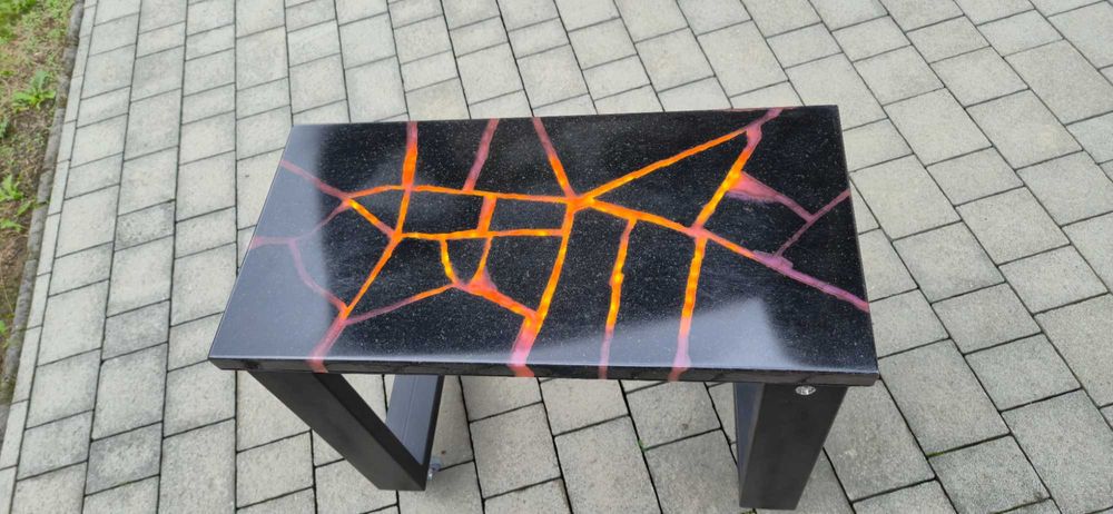 Stolik z granitu i stali - ręcznie wykonany, idealny na balkon